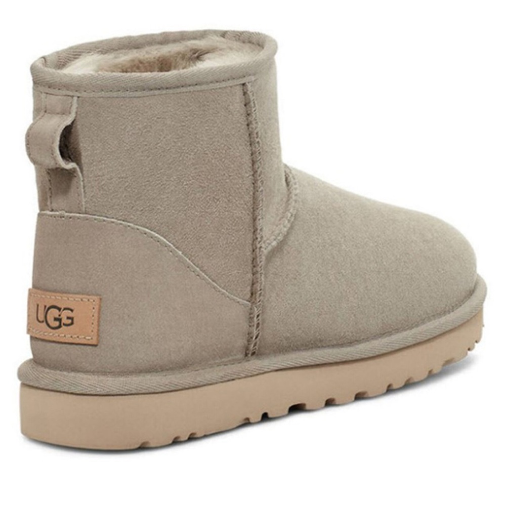 Discontinued rare UGG WOMEN'S CLASSIC MINI II LINED SHORT SUEDE BOOTS light grey